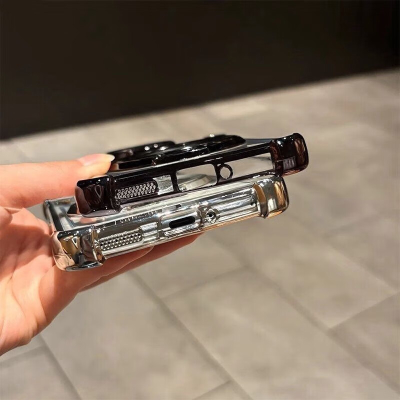 غطاء هاتف شفاف بطبعة زهور ديزي - مراجعة Oppo Reno 12 وسعره